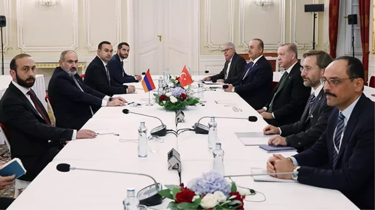 Paşinyan\'la görüşme yapan Cumhurbaşkanı Erdoğan\'dan ilk yorum: Bölgemizde tam normalleşme sağlayacağımıza inanıyorum