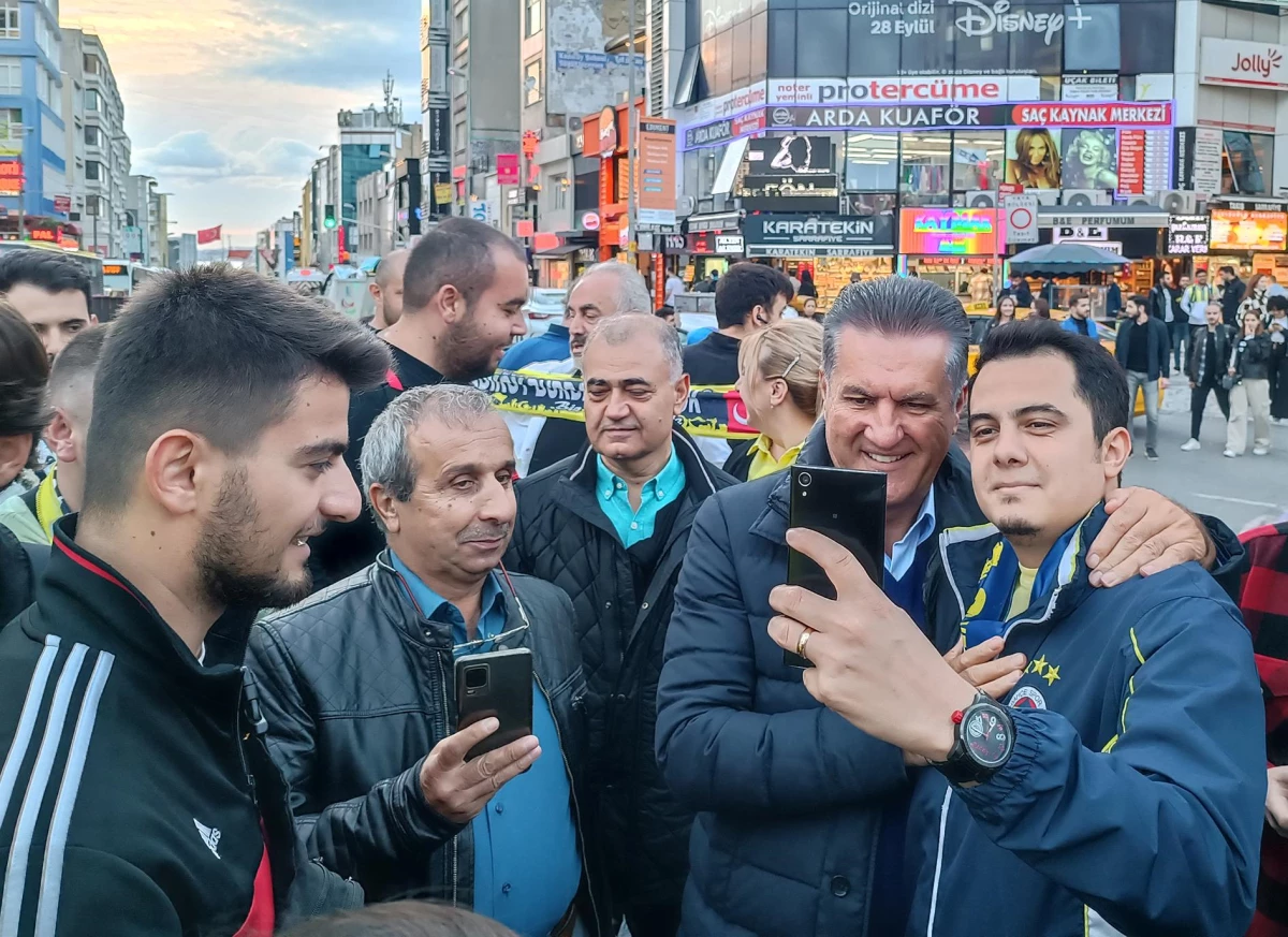 TDP Genel Başkanı Sarıgül, Kadıköy\'de vatandaşlarla bir araya geldi