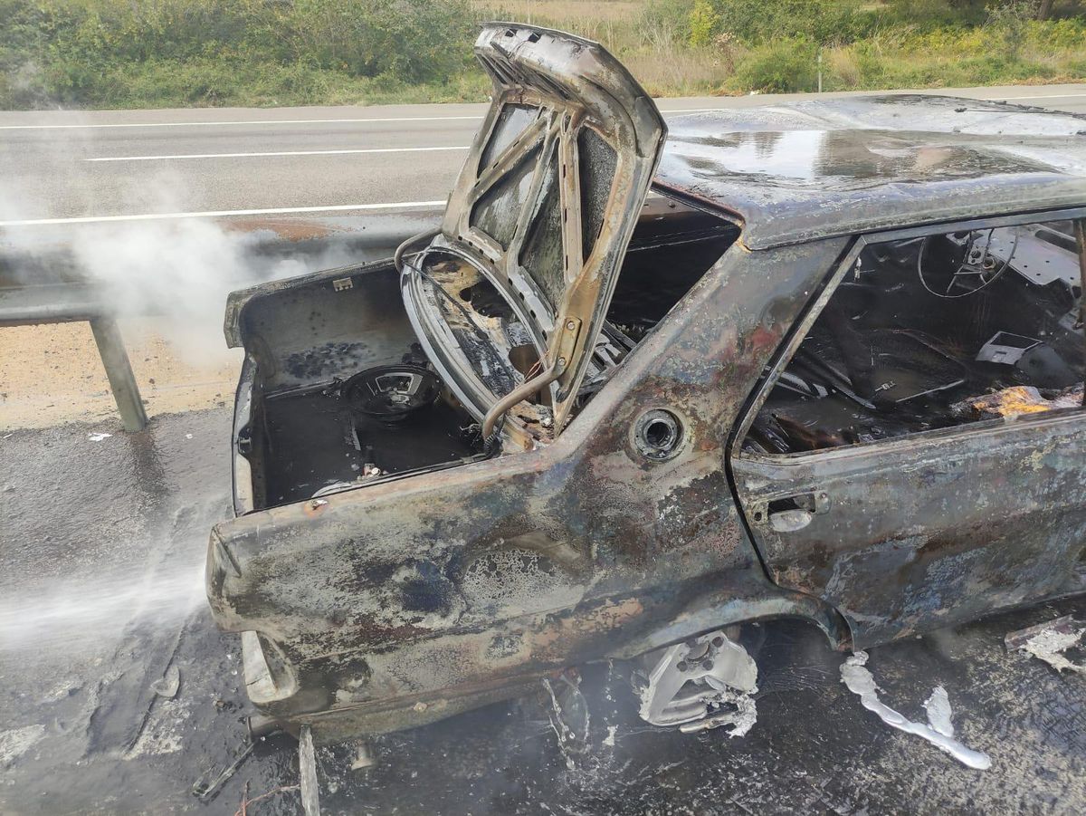 Son dakika haberleri... Tekirdağ\'da bariyerlere çarptıktan sonra yanan otomobildeki kişi öldü