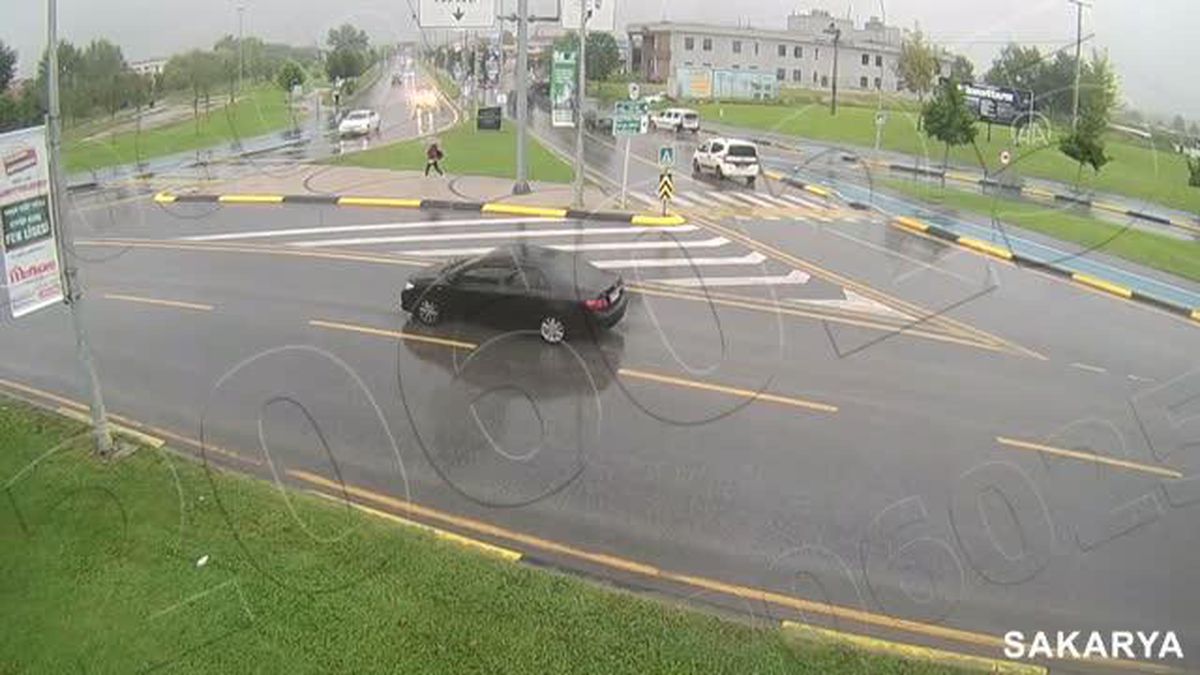 Sakarya'daki trafik kazaları KGYS kameralarına yansıdı