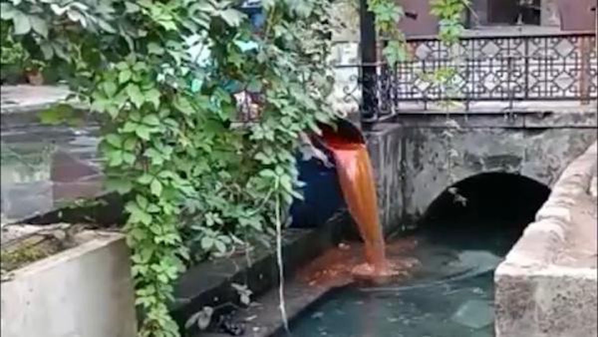 Valilikten, tarihi Gümrük Hanı\'ndaki kanala bulaşık suyu dökülmesiyle ilgili açıklama