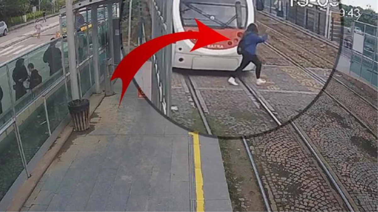 Kulaklıkla yaya geçidinden geçen ve gelen treni görmeyen genç kız ölümden döndü! O anlar kameralara yansıdı