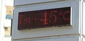 Geçtiğimiz hafta termometrelerin 45 dereceyi gösterdiği Antalya'da bugün kar yağdı