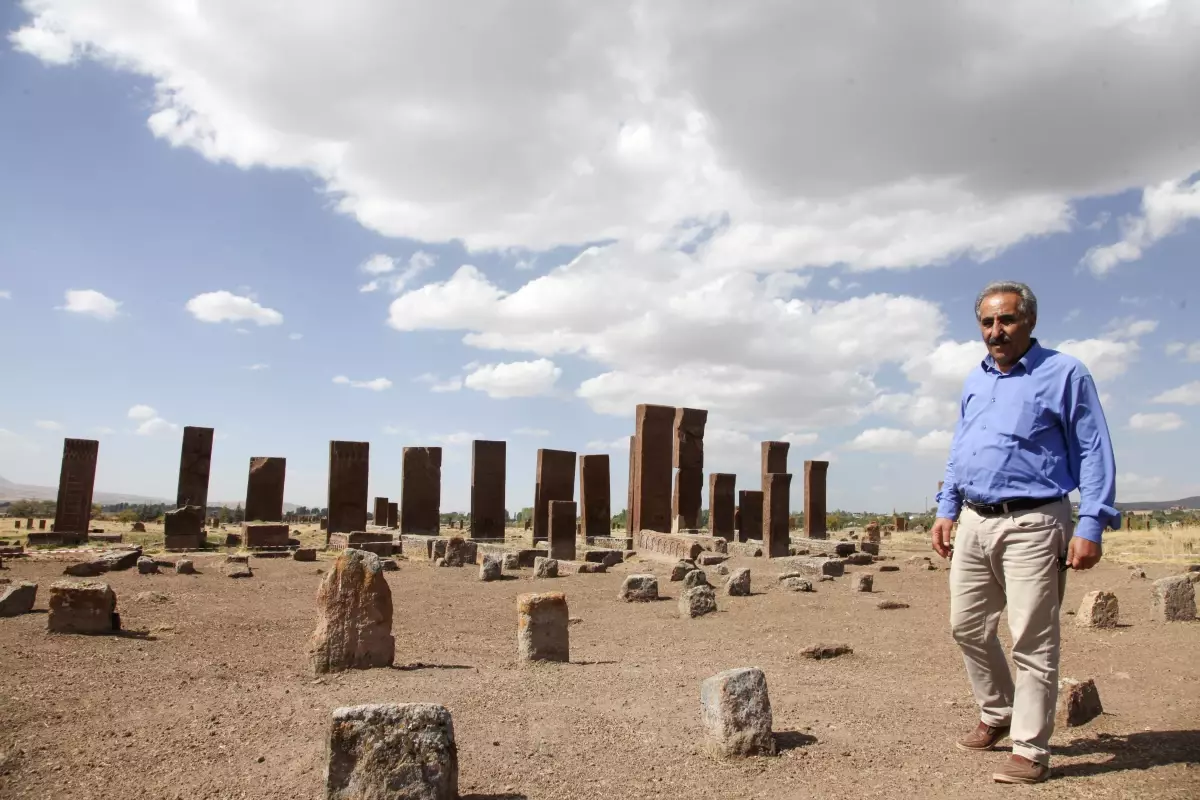 Bitlis haberi: Ahlat\'ta Türk büyüklerinin mezarları araştırılıyor