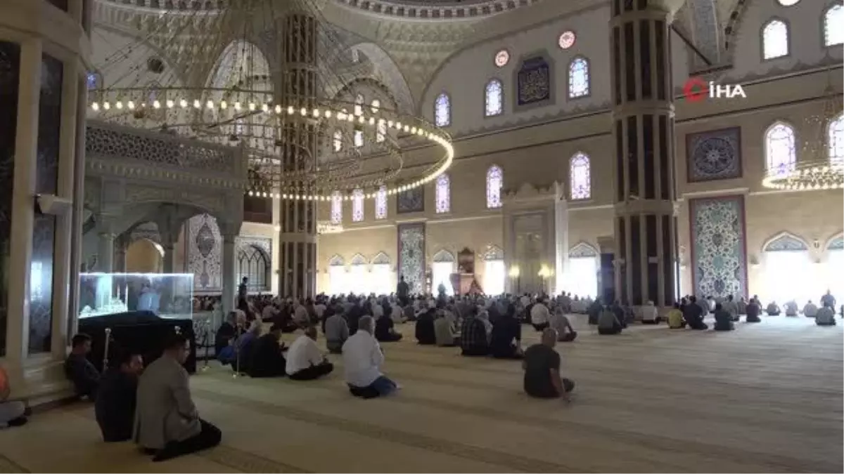 Altından tasarlanan Hilye-i Şerif sergisi