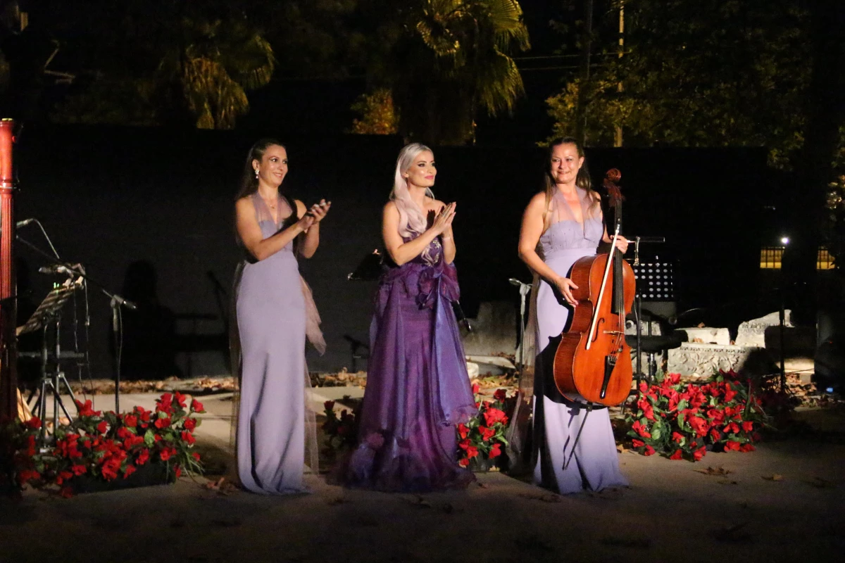 Antalya haberleri! Antalya Müzesinin bahçesinde "Venera Ensemble" sahne aldı