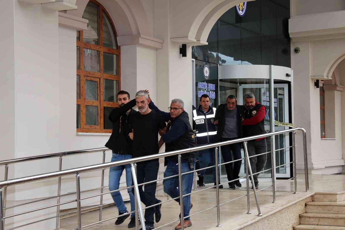 Son dakika haber! Arkadaşını otoparkta öldüren katil zanlısı kaçma planı yaparken yakalandı