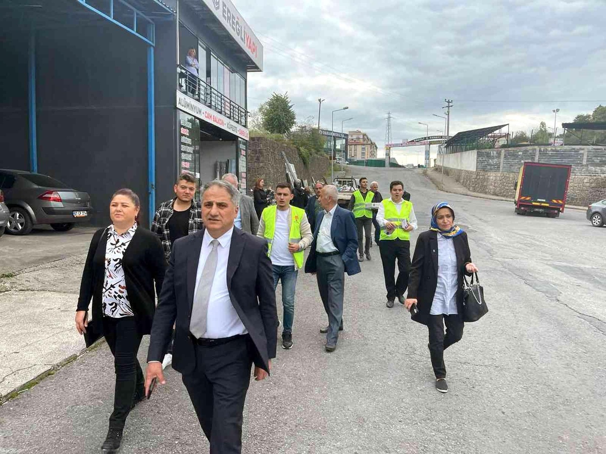 Kastamonu haberi! Başkan Bozkurt sanayi esnafına lokum dağıttı