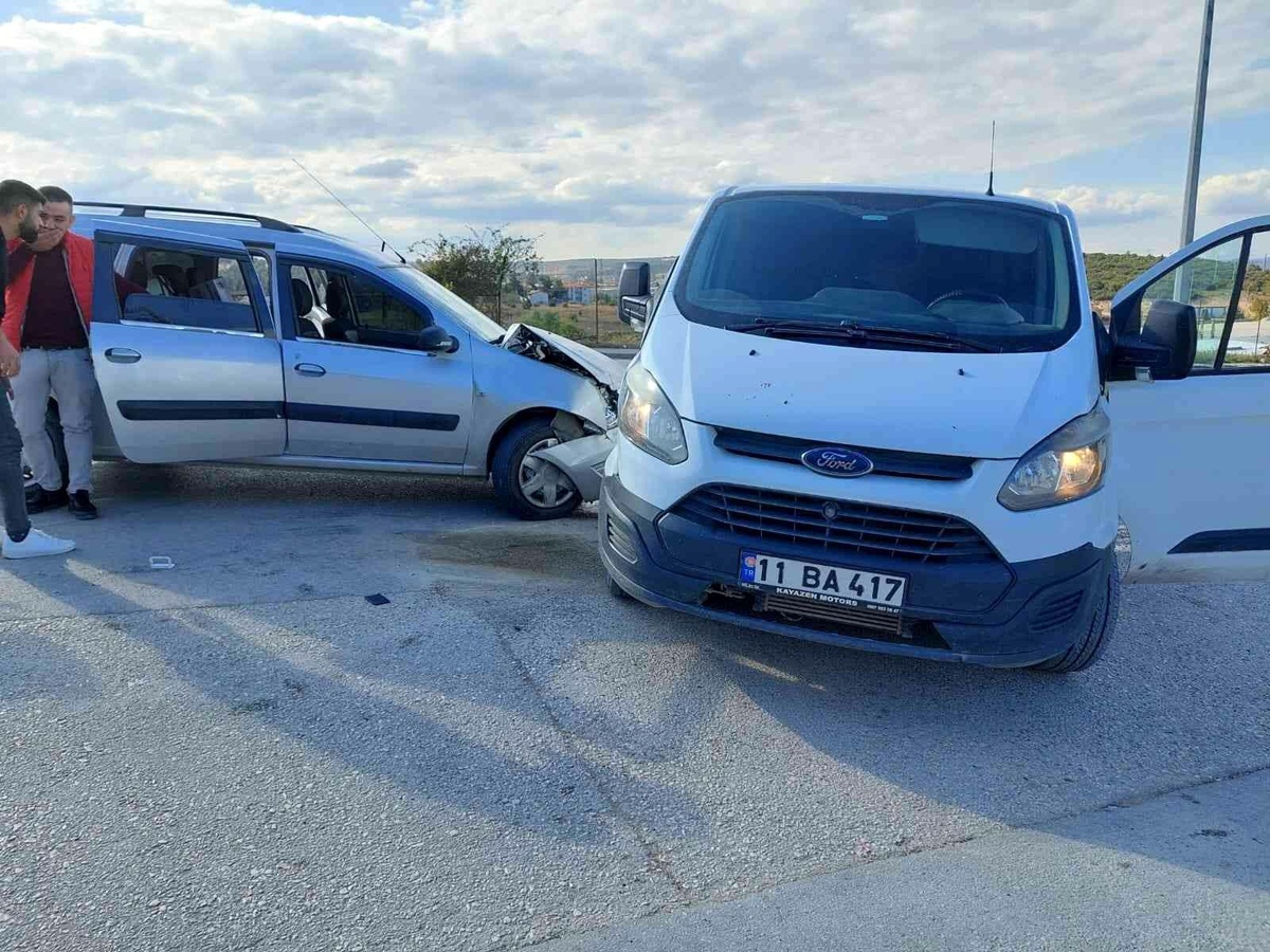 Bilecik haberleri | Bilecik\'te yaşanan trafik kazasında 3 kişi yaralandı