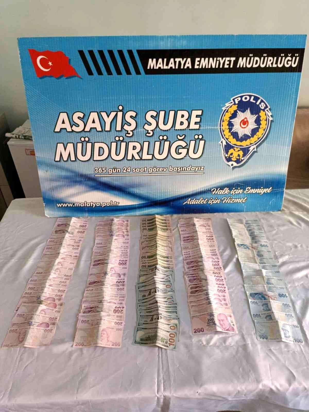 Çaldıkları parayı harcayamadan yakalandılar
