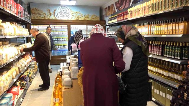 Çiftçiler üretiyor, valilik satıyor: İndirimli markete vatandaşlardan yoğun ilgi