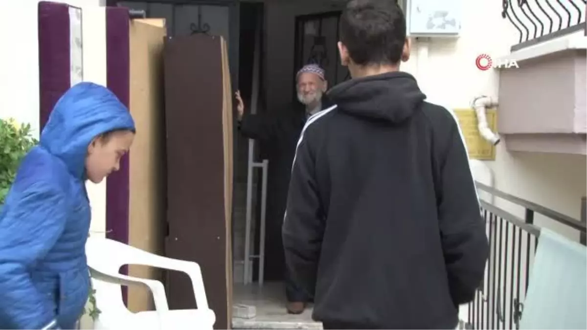 Engelli baba ve 7 kişilik ailesiyle emlakçı yüzünden sokakta kaldı