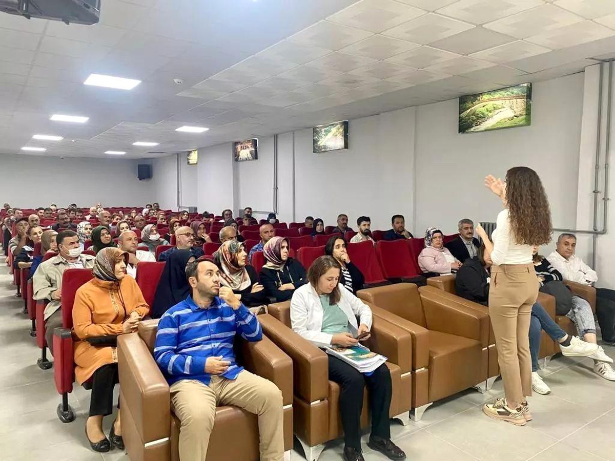 Erzincan 3. sayfa haberi | Erzincan\'da öğrenci velileri ve öğretmenlere suçtan korunma yöntemleri anlatılıyor