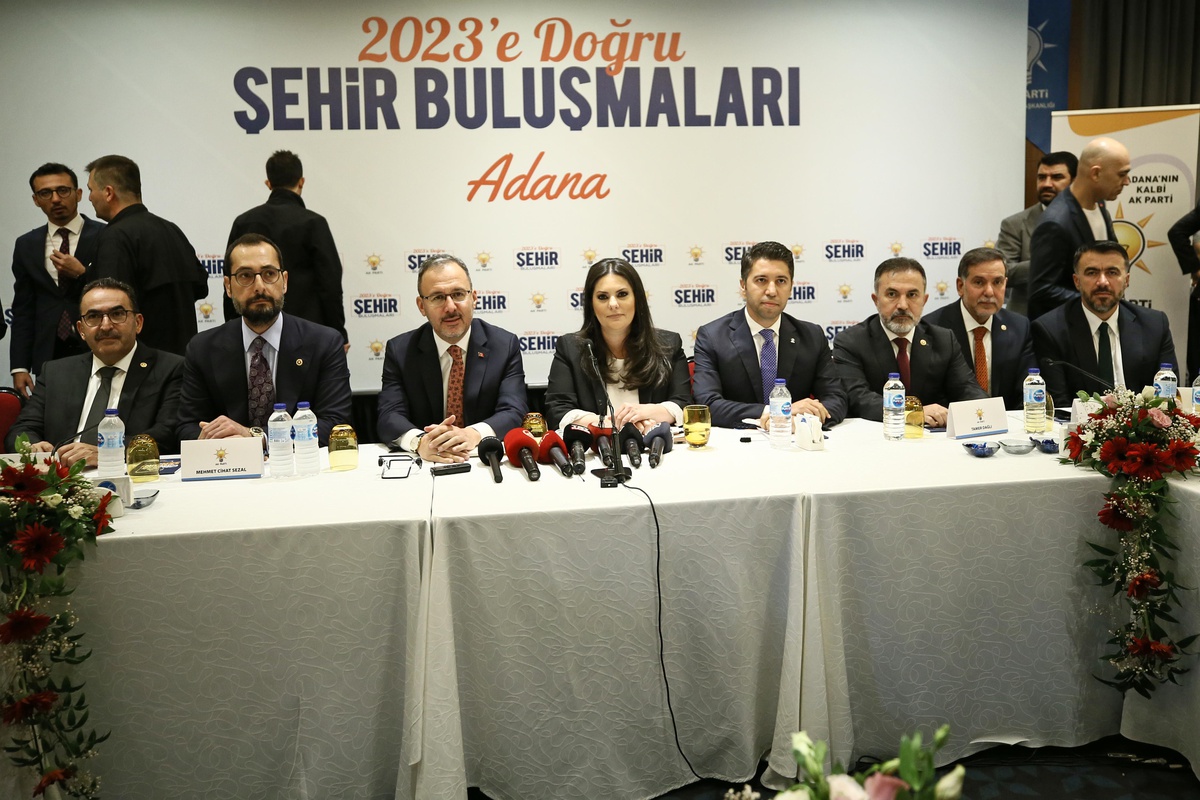 Gençlik ve Spor Bakanı Mehmet Muharrem Kasapoğlu, bakanlığa bağlı yurtlara bin 200 yönetim personeli alınacağını açıkladı.