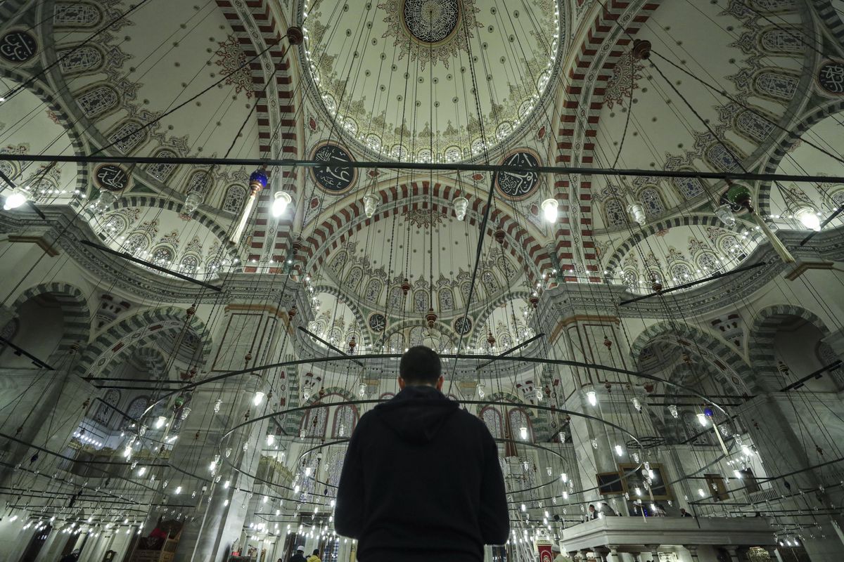 İstanbul\'da Mevlit Kandili idrak edildi