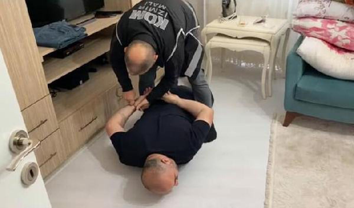 Son dakika haberleri... İzmir\'deki tefeci operasyonunda 5 tutuklama