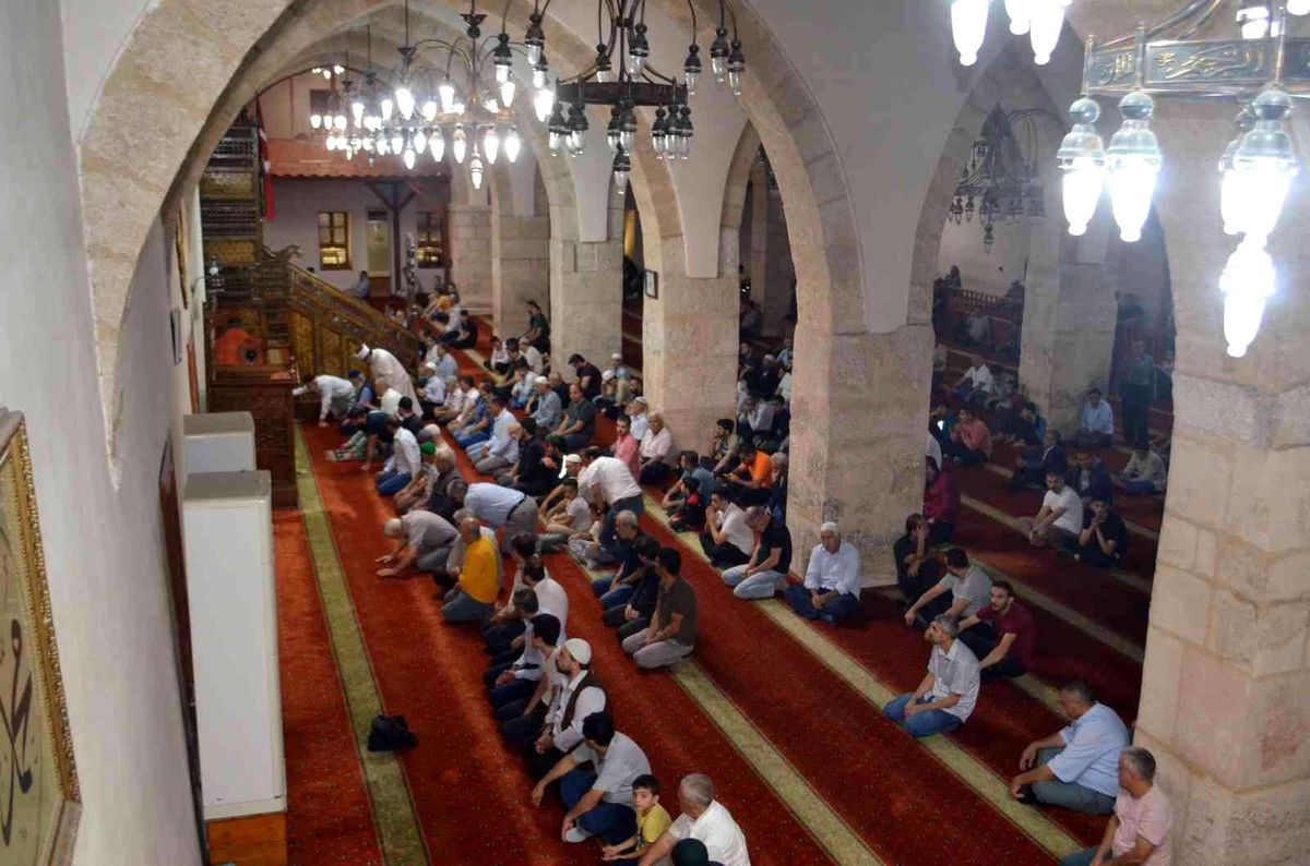 Kahramanmaraş yerel: Kahramanmaraş\'ta Mevlit Kandili dualarla idrak edildi