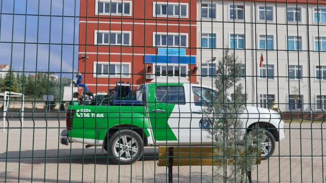 Kovanlarına vurulan arılar 15 öğrenciyi soktu! Eğitime bir gün ara verildi Kovanlarına vurulan arılar 15 öğrenciyi soktu! Eğitime bir gün ara verildi