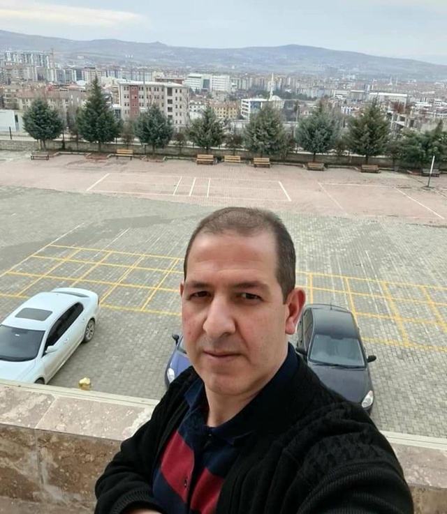 Lise hizmetlisinden haber alamayan öğretmenler, odasına girince korkunç manzarayla karşılaştı