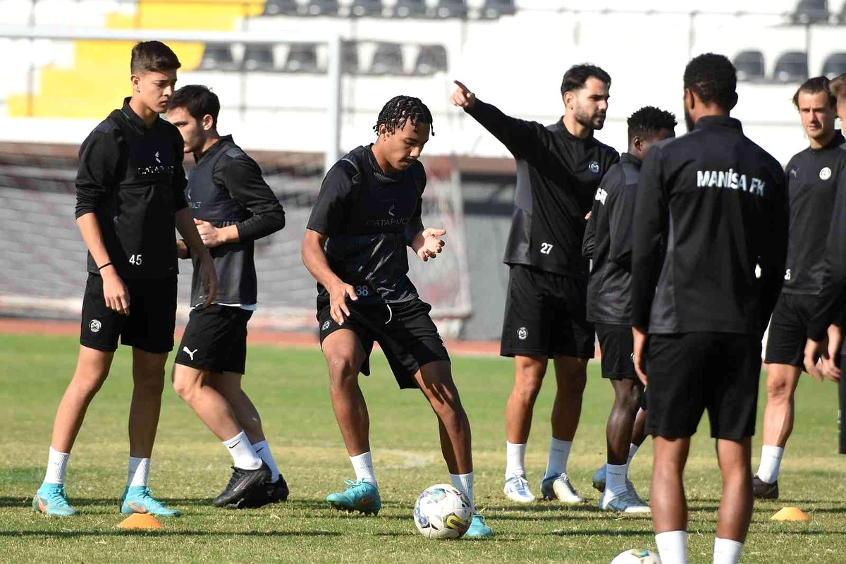 Manisa spor haberleri: Manisa FK, Eyüspor hazırlıklarını tamamladı