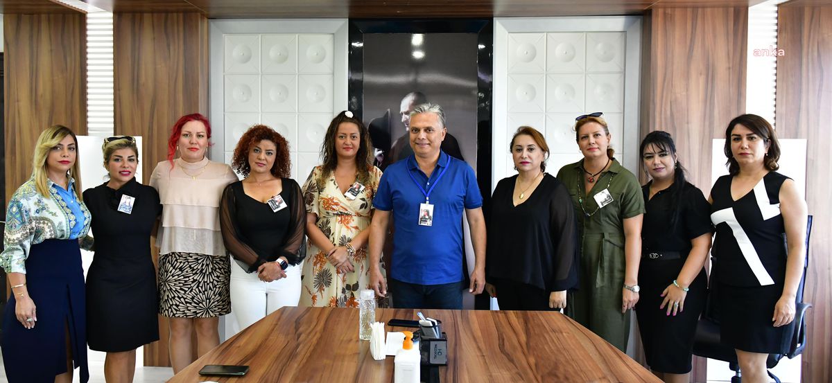 Antalya haberi! Muratpaşa Belediye Başkanı Uysal\'a İranlı Kadınlardan Ziyaret