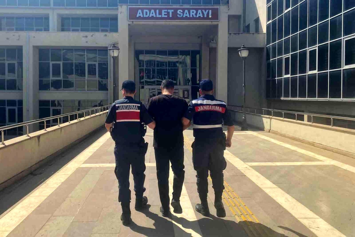 Osmaniye haberi... Osmaniye\'de 6 yıl hapis cezasıyla aranan hükümlü yakalandı