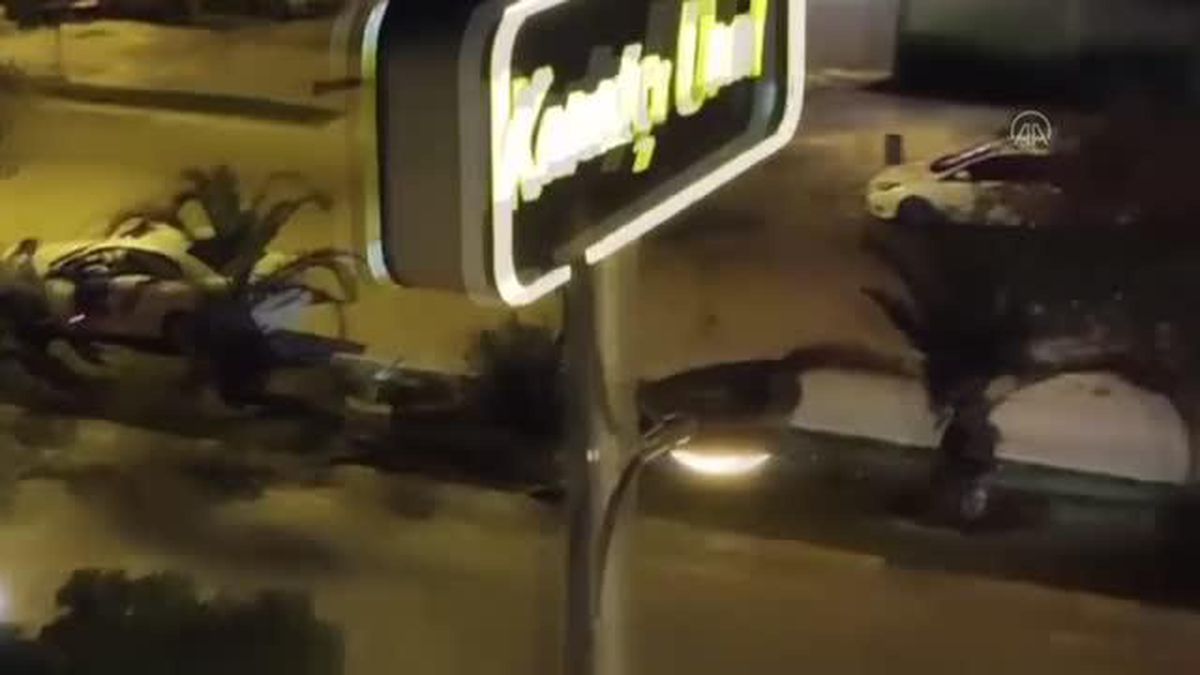 Otomobille çarpışan skuterdeki 2 kişi yaralandı