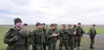 Rusya'da acemi askerlere seferberlik kapsamında savaş eğitimi