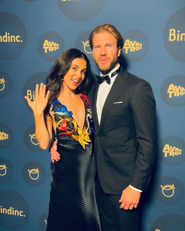 Şarkıcı Karsu, sevgilisinden evlilik teklifi aldı Şarkıcı Karsu, sevgilisinden evlilik teklifi aldı