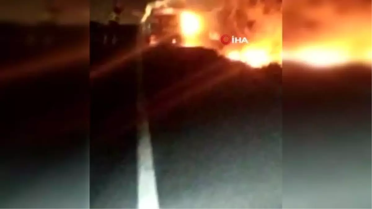 Seyir halindeki otomobil alev alev yandı