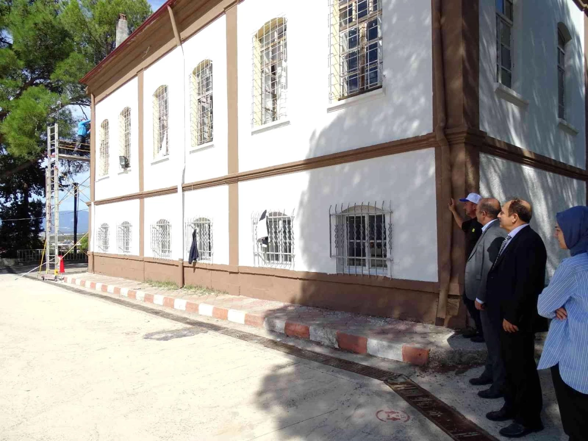 Balıkesir haberleri | Tarihi okul binası Balıkesir Büyükşehir Belediyesi tarafından bakım yapılıyor