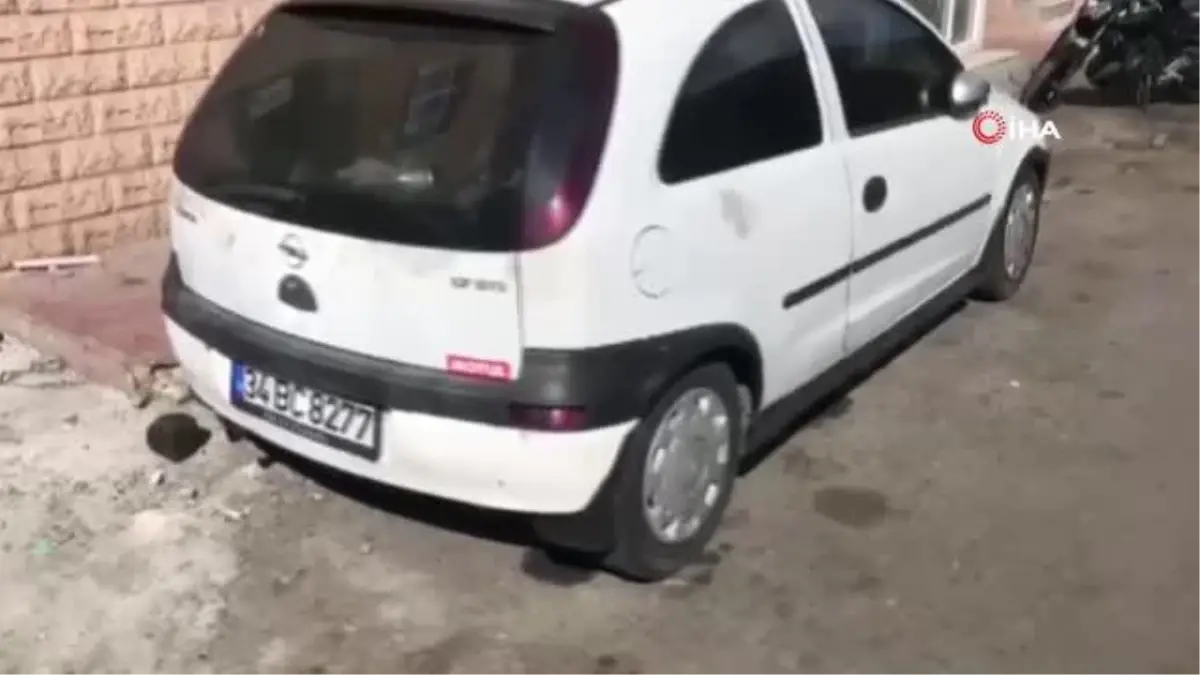 Son dakika haberi: Trafiği tehlikeye atarak şerit değiştiren sürücü kamerada