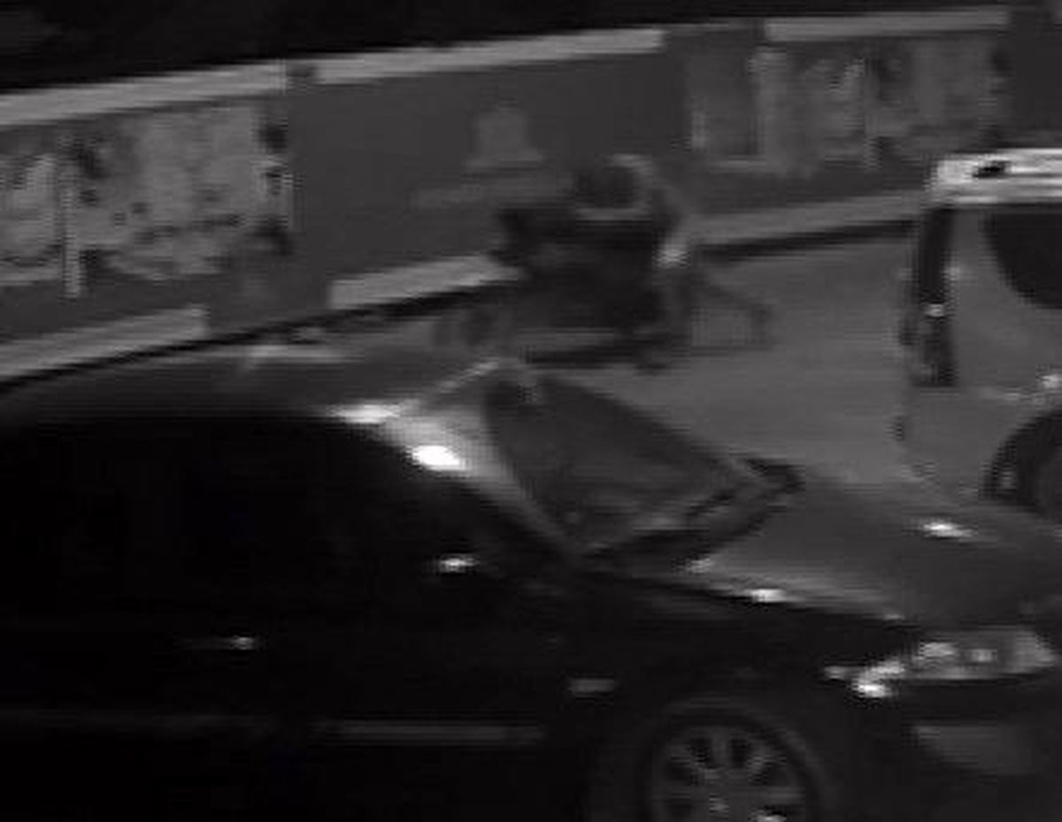 Yüzünü kapatıp geldiği evin önündeki motosikleti böyle çaldı