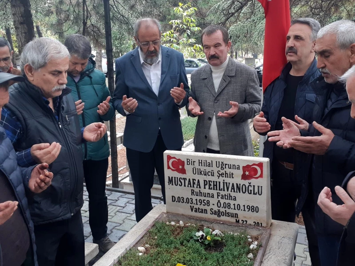 12 Eylül Darbesi\'nde idam edilen Mustafa Pehlivanoğlu ölüm yıl dönümünde mezarı başında anıldı