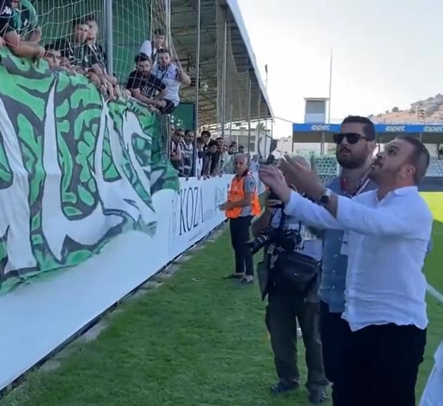 5 gol yiyen Sakaryaspor'da taraftarın futbolcuya yaptırdığı hareket başkanı çileden çıkardı 5 gol yiyen Sakaryaspor'da taraftarın futbolcuya yaptırdığı hareket başkanı çileden çıkardı
