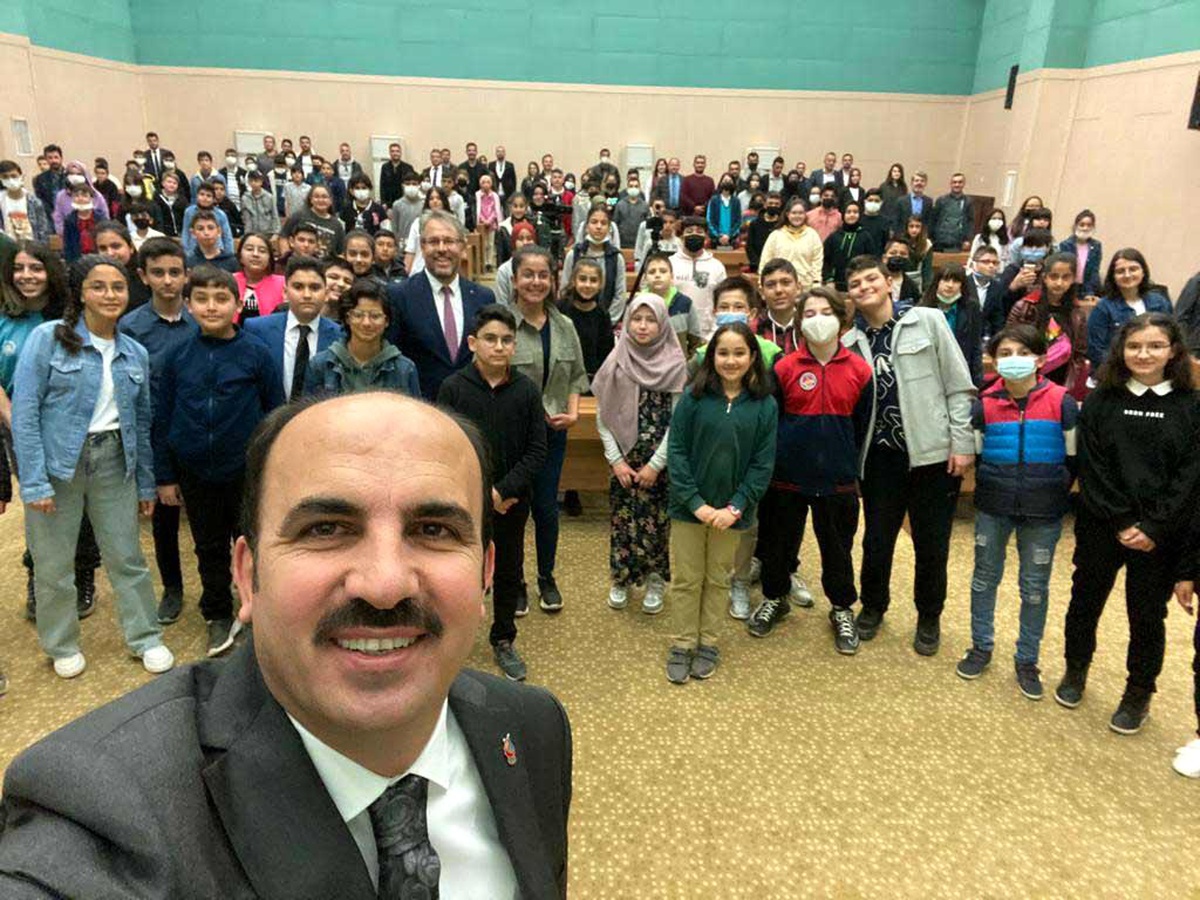 Başkan Altay\'dan 7-18 yaş arası gençlere sürpriz