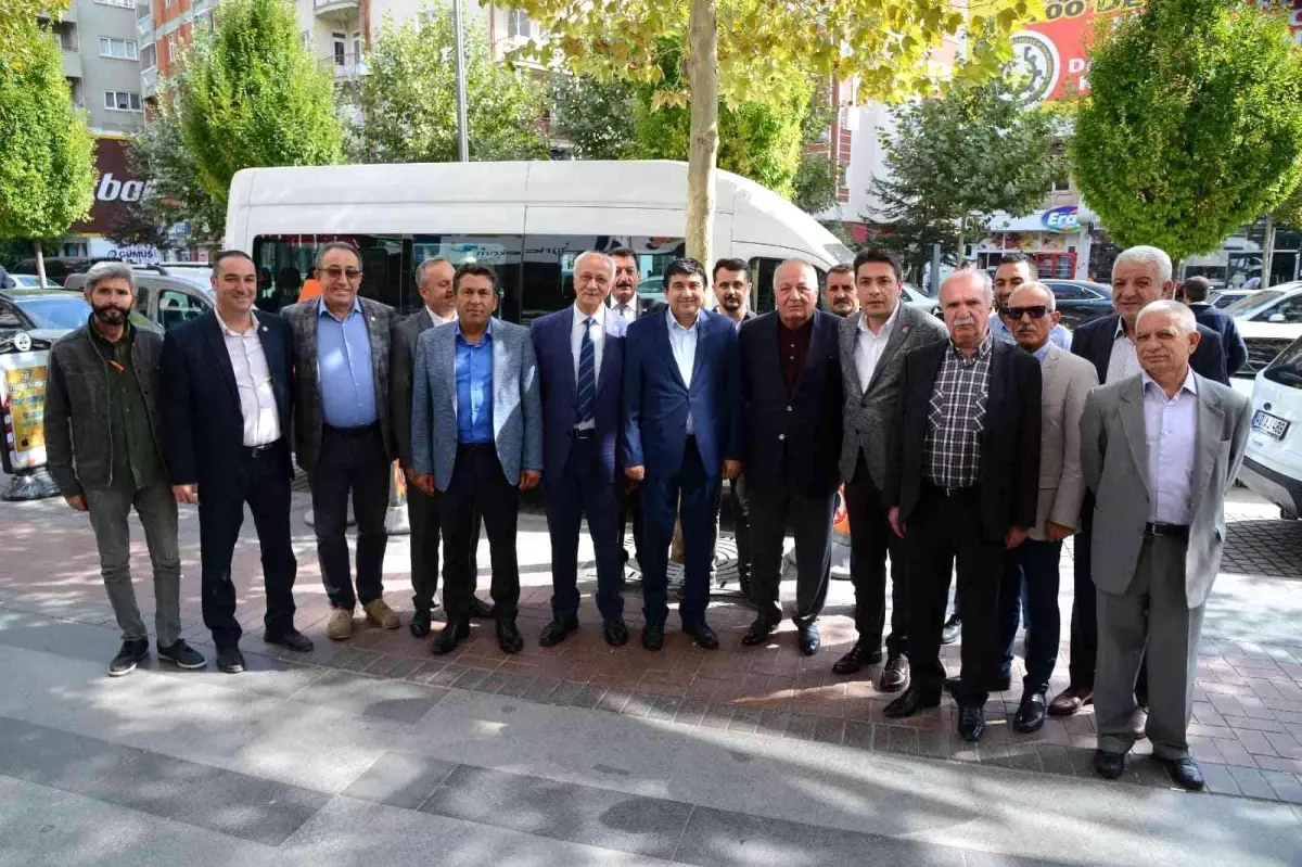 Kırşehir yerel haberi... CHP, Ahi Esnafını ziyaret ederek Kırşehir\'de seçim çalışmalarına başladı