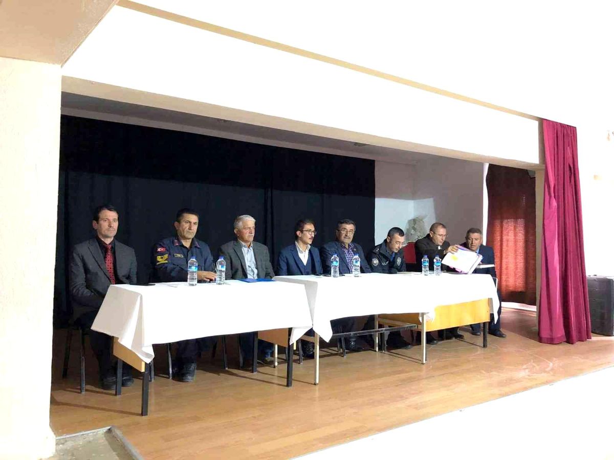 Kütahya yerel haberleri... Dumlupınar\'da muhtarlar toplantısı