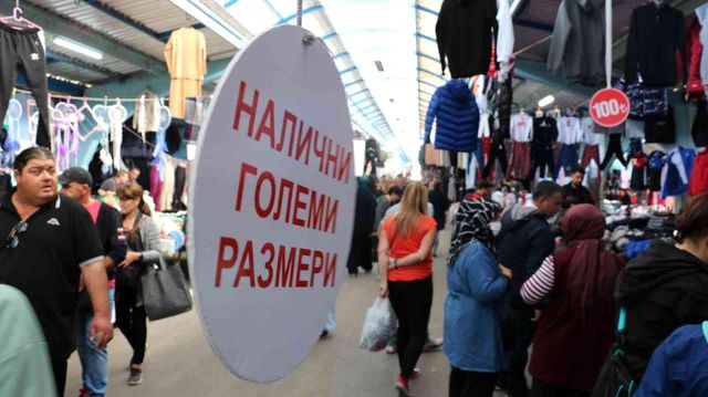 Edirne'ye gelen Bulgar turist elindeki paraları böyle salladı: Harca harca bitmiyor Edirne'ye gelen Bulgar turist elindeki paraları böyle salladı: Harca harca bitmiyor