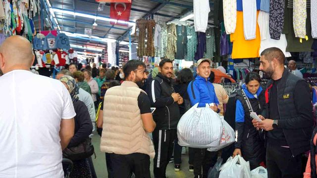 Edirne'ye gelen Bulgar turist elindeki paraları böyle salladı: Harca harca bitmiyor Edirne'ye gelen Bulgar turist elindeki paraları böyle salladı: Harca harca bitmiyor