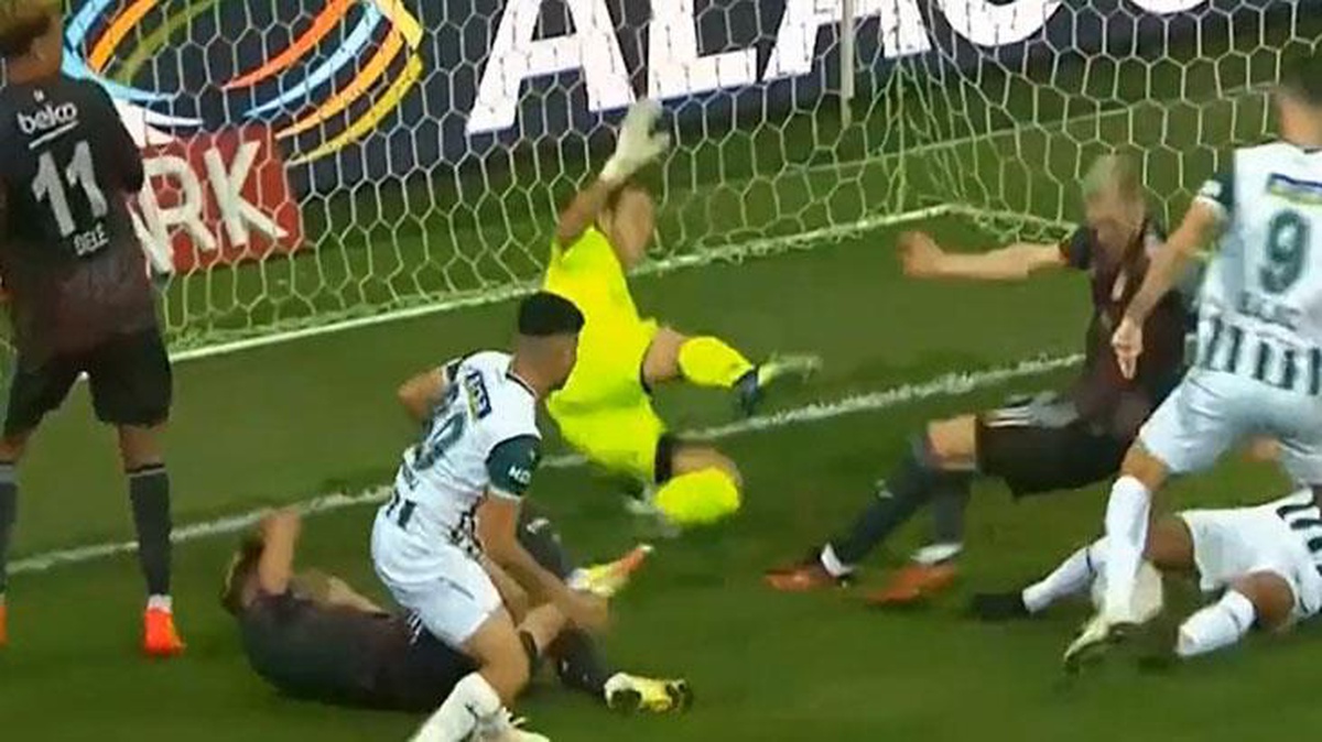 Giresunspor-Beşiktaş maçında ilginç anlar! Önce gol, sonra ofsayt, ardından da penaltı...