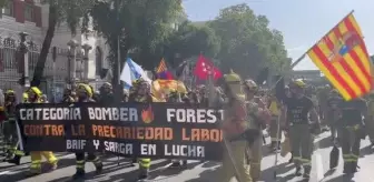 Son Dakika | İspanya'da binlerce itfaiyeci çalışma haklarının iyileştirilmesi talebiyle meclise yürüdü