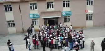 Sınır okulunda öğrencilerin ilk konser heyecanı