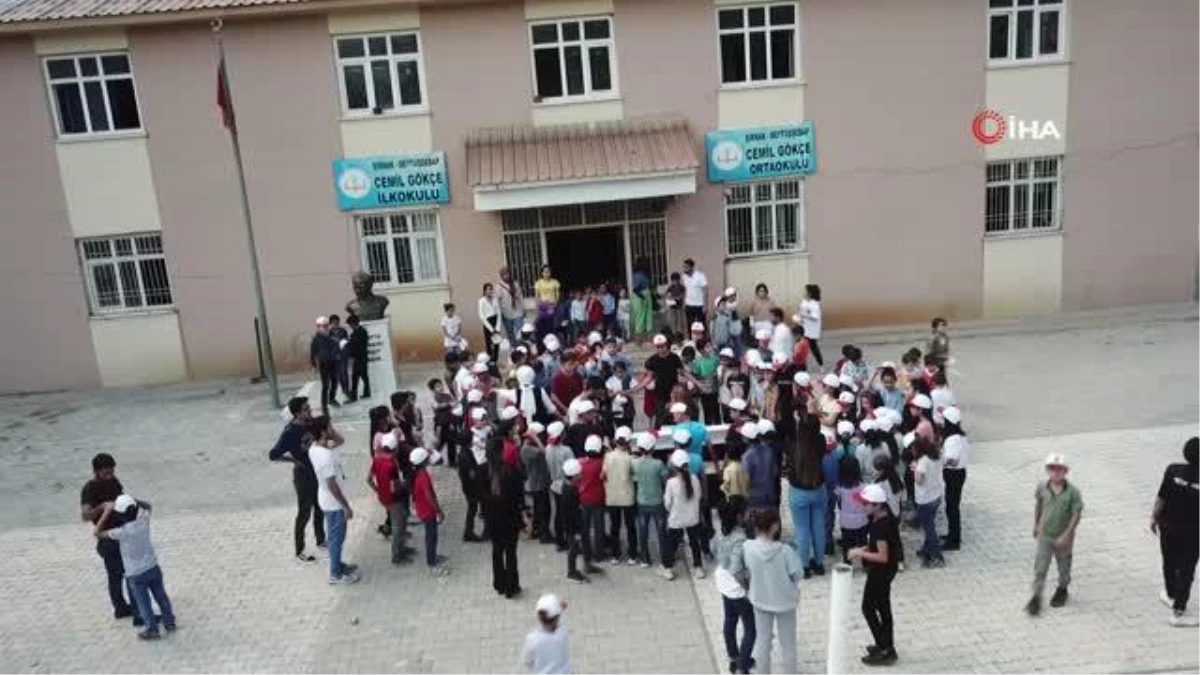Sınır okulunda öğrencilerin ilk konser heyecanı