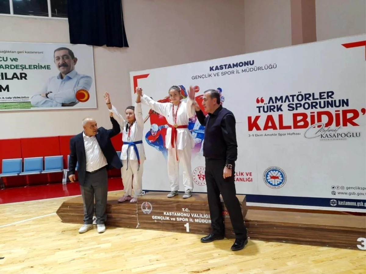 Kastamonu spor haberi... Tosyalı karateciler, Kastamonu\'dan 7 madalya ile döndü