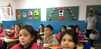 Zeytinburnu'nda öğrencilere diş bakım seti hediyesi