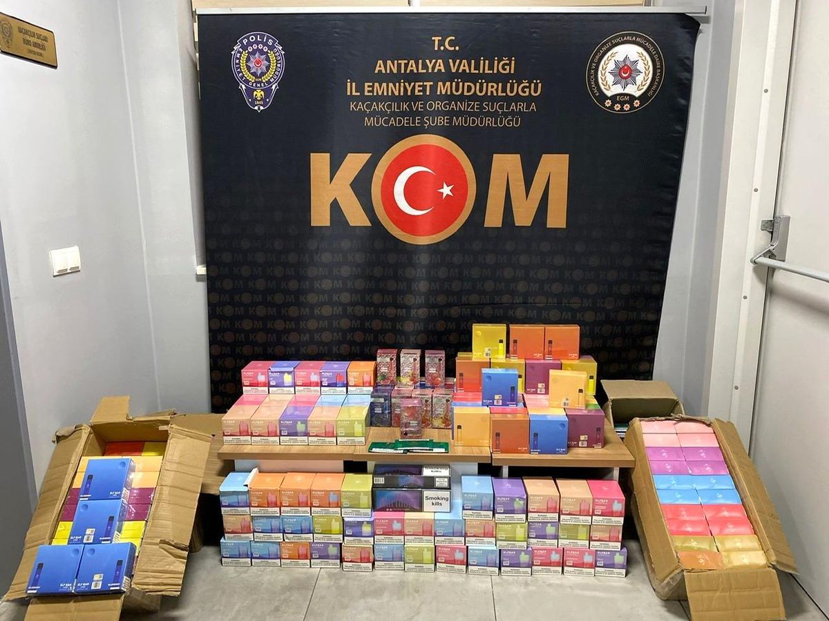 Antalya haber! Antalya\'da gümrük kaçağı elektronik sigara ele geçirildi