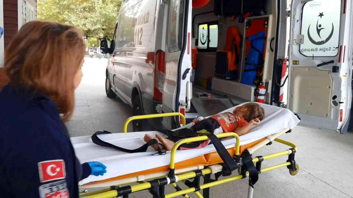 Babasının kullandığı traktörün üzerinden geçtiği 2 yaşındaki çocuk ağır yaralandı