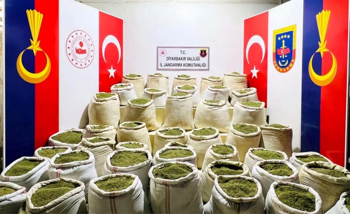 Diyarbakır haberi! Bakan Soylu açıkladı: Diyarbakır\'da 3 ton 470 kilogram kubar esrar ele geçirildi