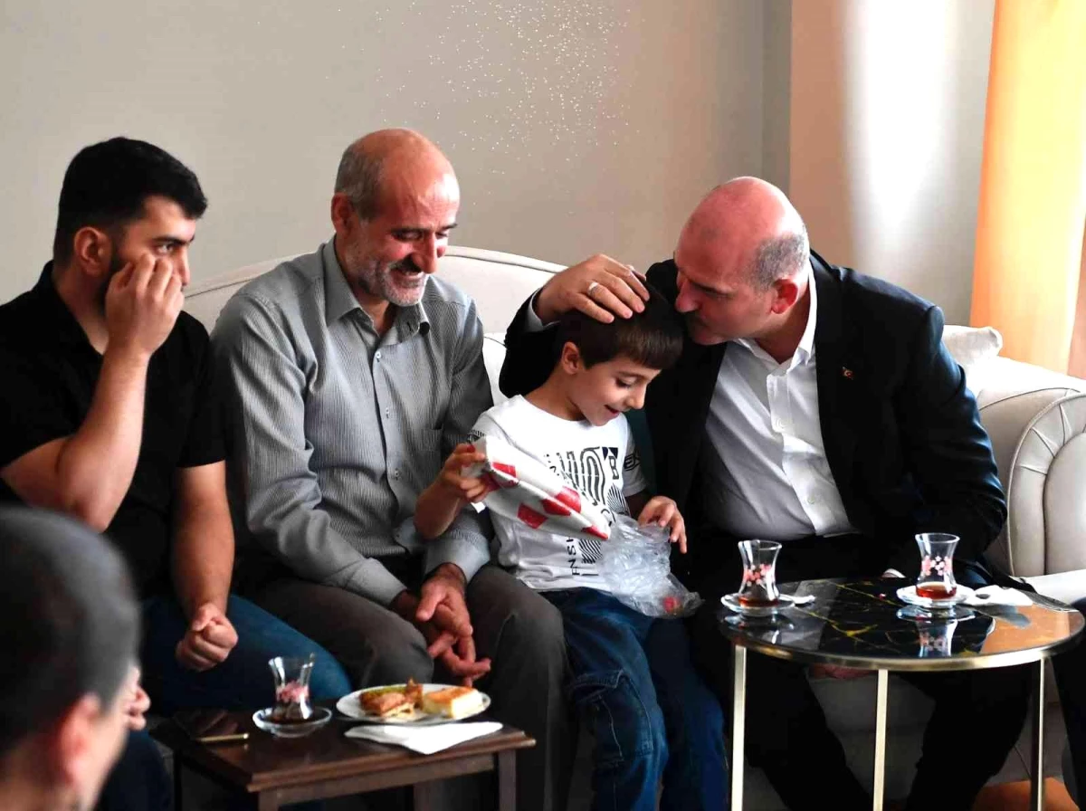 Diyarbakır haberleri... Bakan Soylu, Diyarbakır\'da Yasin Börü\'nün ailesiyle bir araya geldi
